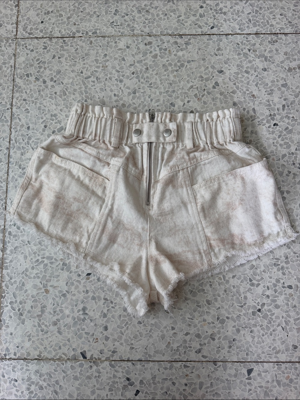 Sea High-Waist Cream Short with Front Zip and Frayed Hem